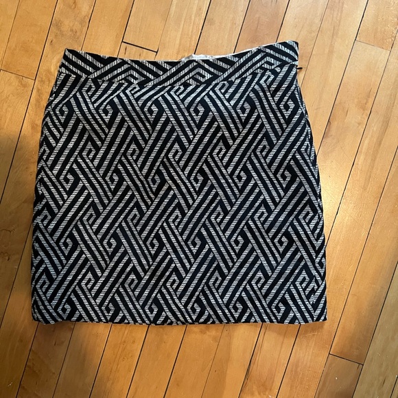 Banana Republic geometric mini skirt - Picture 2 of 2
